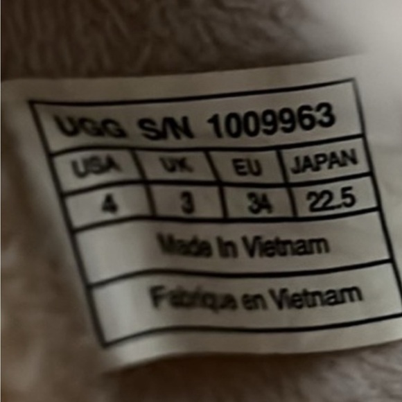 Ugg girls slippers size 4 - Picture 5 of 5